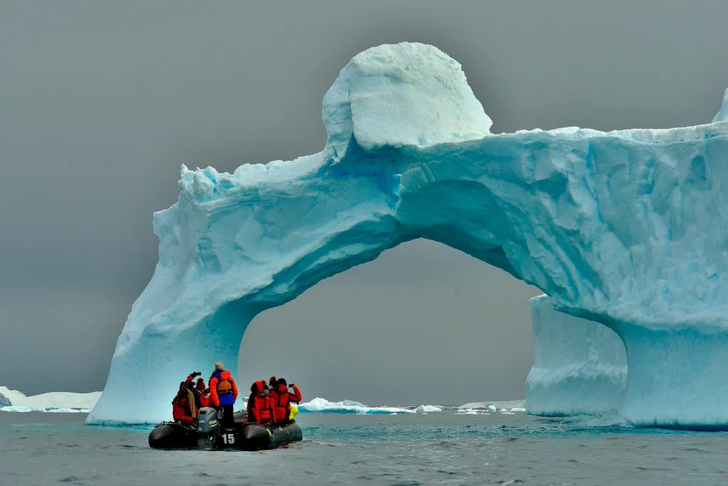 Le tourisme en Antarctique connaît une forte croissance, mais le nombre de guides expérimentés stagne