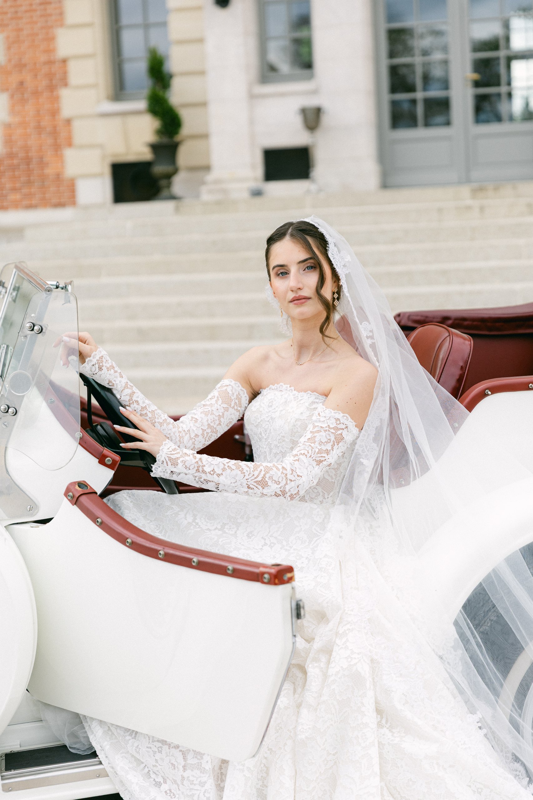 Vivez l'élégance d'un mariage avec une voiture de prestige