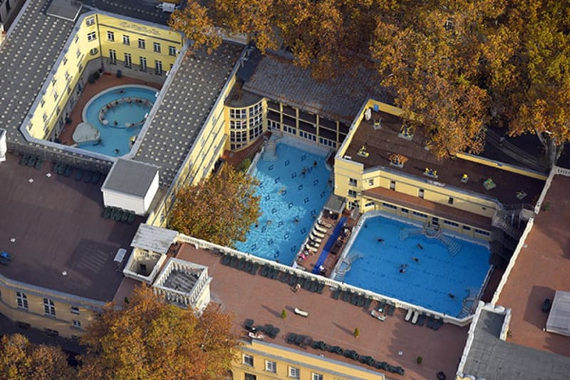 Lukács Thermal Bath