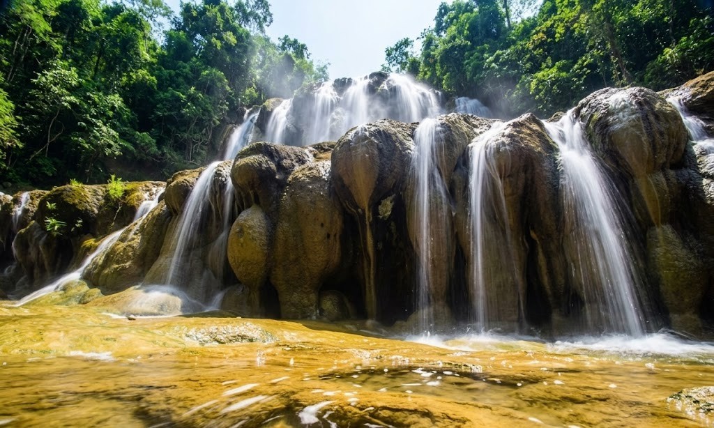 Mainit Sulfuric Hot Springs