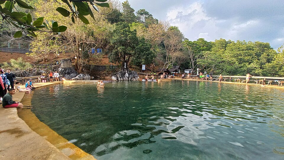 Maquinit Hot Springs