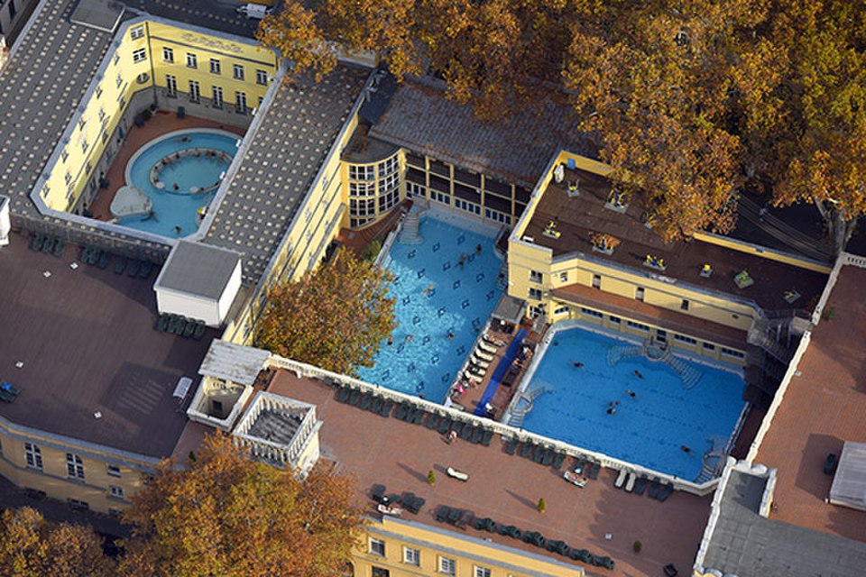 Lukács Thermal Bath