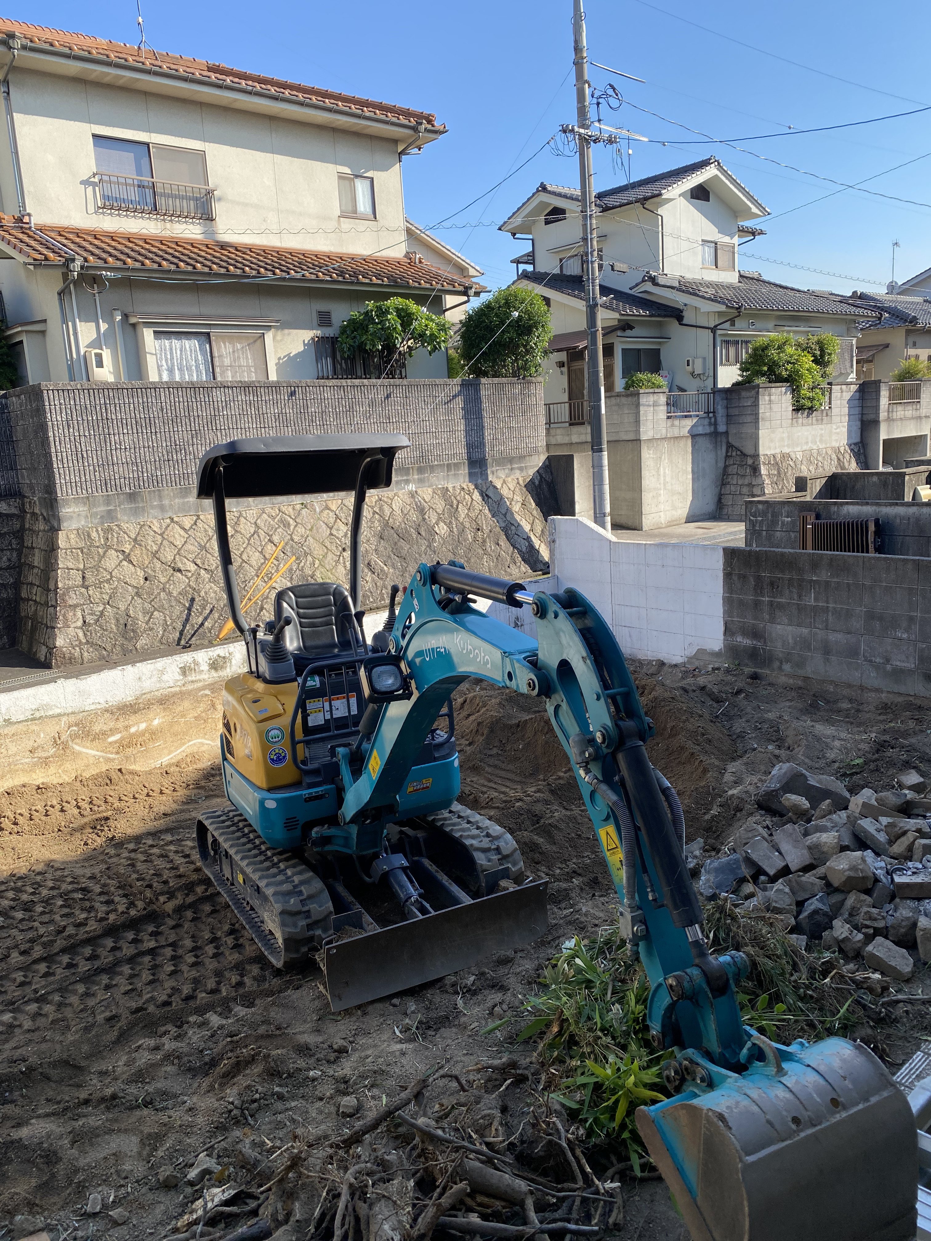 福山市でお庭リフォーム！重機を使った本格的な整地・抜根作業を完了しました