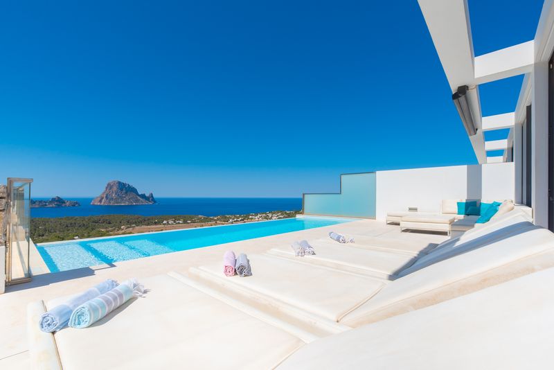 Luxury Townhouse Cala Carbó thumbnail 3