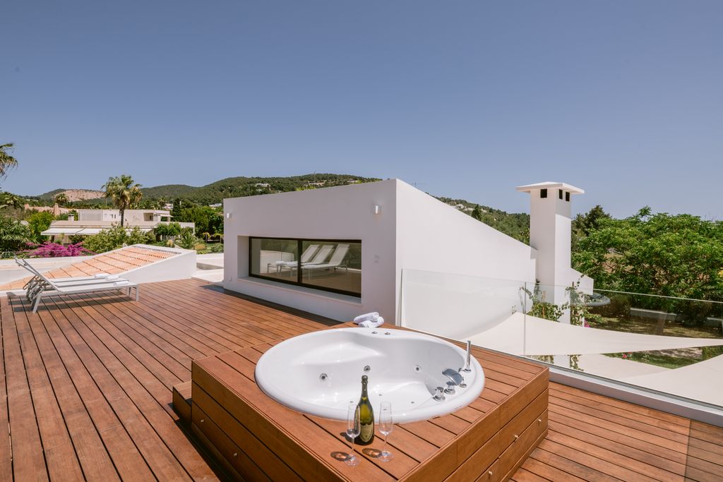 Five Bedroom Villa in Jesús thumbnail 11