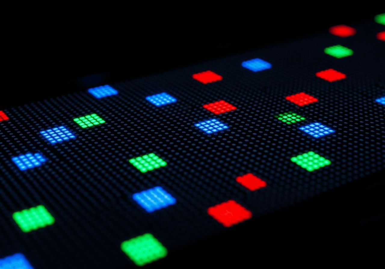 Aufnahme der leuchtenden RGB-Pixel eines OLED-Panels zur Veranschaulichung der Farbdarstellung
