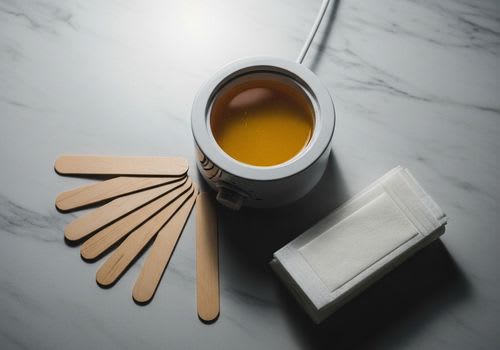 Waxing: Haarentfernung mit Wachs – So geht's richtig