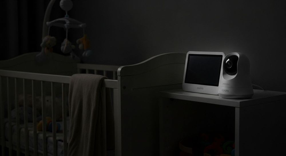 Wenn der Philips Avent Babyphone Nachtmodus streikt: Infrarot-Kamera im dunklen Zimmer, die keine klare Sicht liefert.