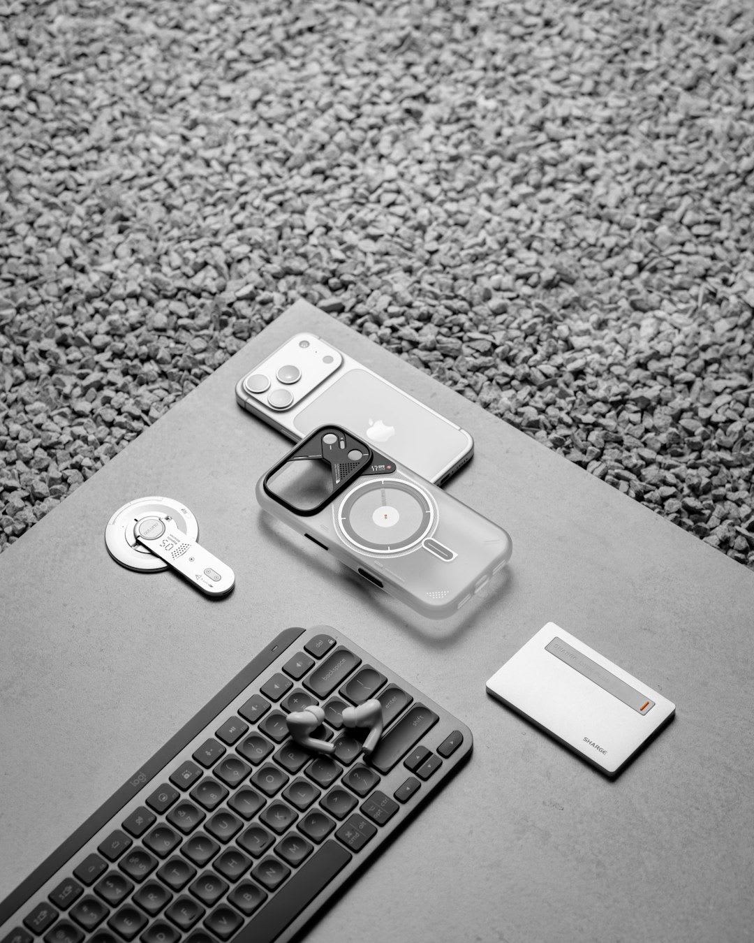 Symbolische Darstellung der Cloud-Datensicherung, bei der Daten von Geräten sicher als externe Kopie gespeichert werden. | Foto: Sayan Majhi
