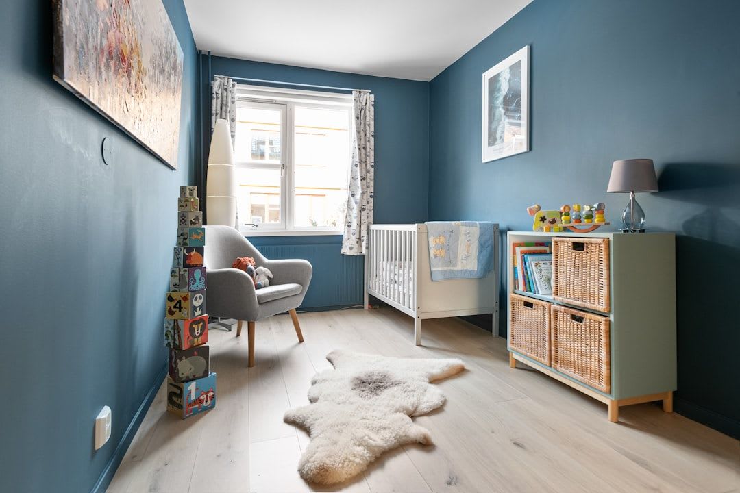 Moderner Kindersitz mit ausgefahrenen Isofix-Konnektoren als Symbol für die maximale Sicherheit nach dem Nachrüsten. | Foto: Alex Tyson