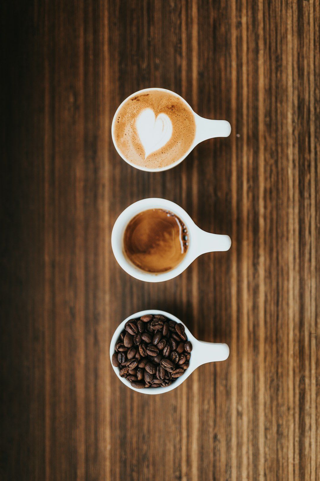 Vergleich von Kaffees mit unterschiedlicher Stärke, um typische Fehler beim Kaffeestärke einstellen bei DeLonghi Maschinen zu vermeiden. | Foto: Nathan Dumlao