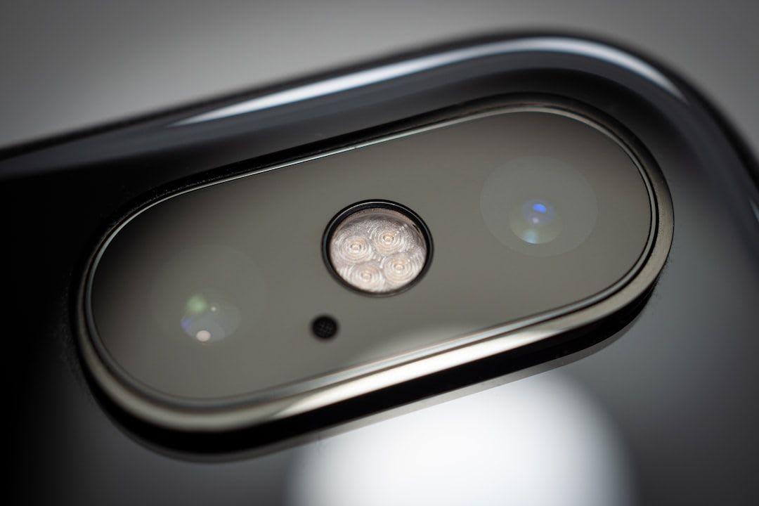 Nahaufnahme des Ultra Retina XDR Displays des iPad Pro M4 13 Zoll, das leuchtende Farben und tiefe Schwarzwerte zeigt. | Foto: Matthias Oberholzer