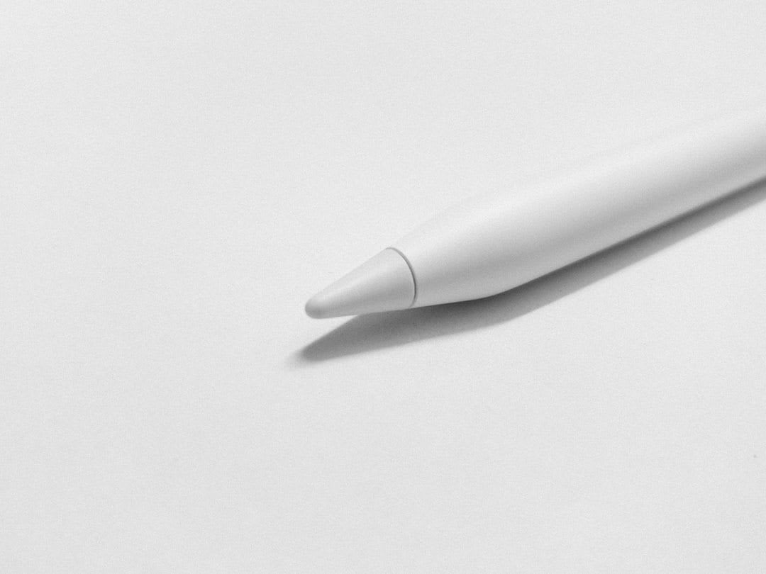 Nahaufnahme des Apple Pencil Pro in Aktion auf dem Display des iPad Pro M4 13 Zoll, ideal für kreative Arbeiten. | Foto: Varad Murti