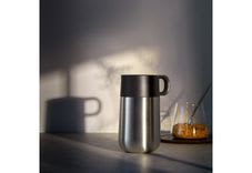 WMF Thermobecher Impulse Travel Mug, Cromargan® Edelstahl Rostfrei 18/10, Silikon, doppelwandiger Edelstahl, geringe Höhe, 360°-Trinköffnung silberfarben