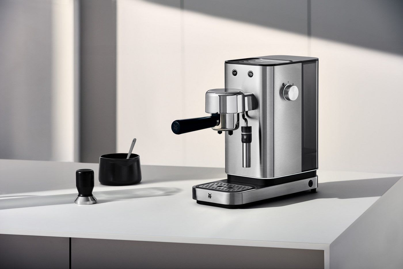 WMF Espressomaschine Lumero, kompakt, dezente LED-Beleuchtung, 15 bar, 1350 Watt, Milchschaumdüse silberfarben