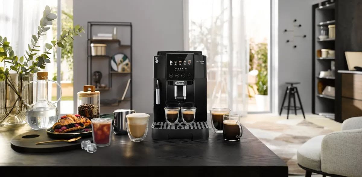 De'Longhi Kaffeevollautomat Magnifica Start Pop ECAM220.51.B - 5 Rezepte, Milchschaumdüse, schwarz, Intuitives Touch Bedienfeld, Iced Americano, einstellbares Aroma