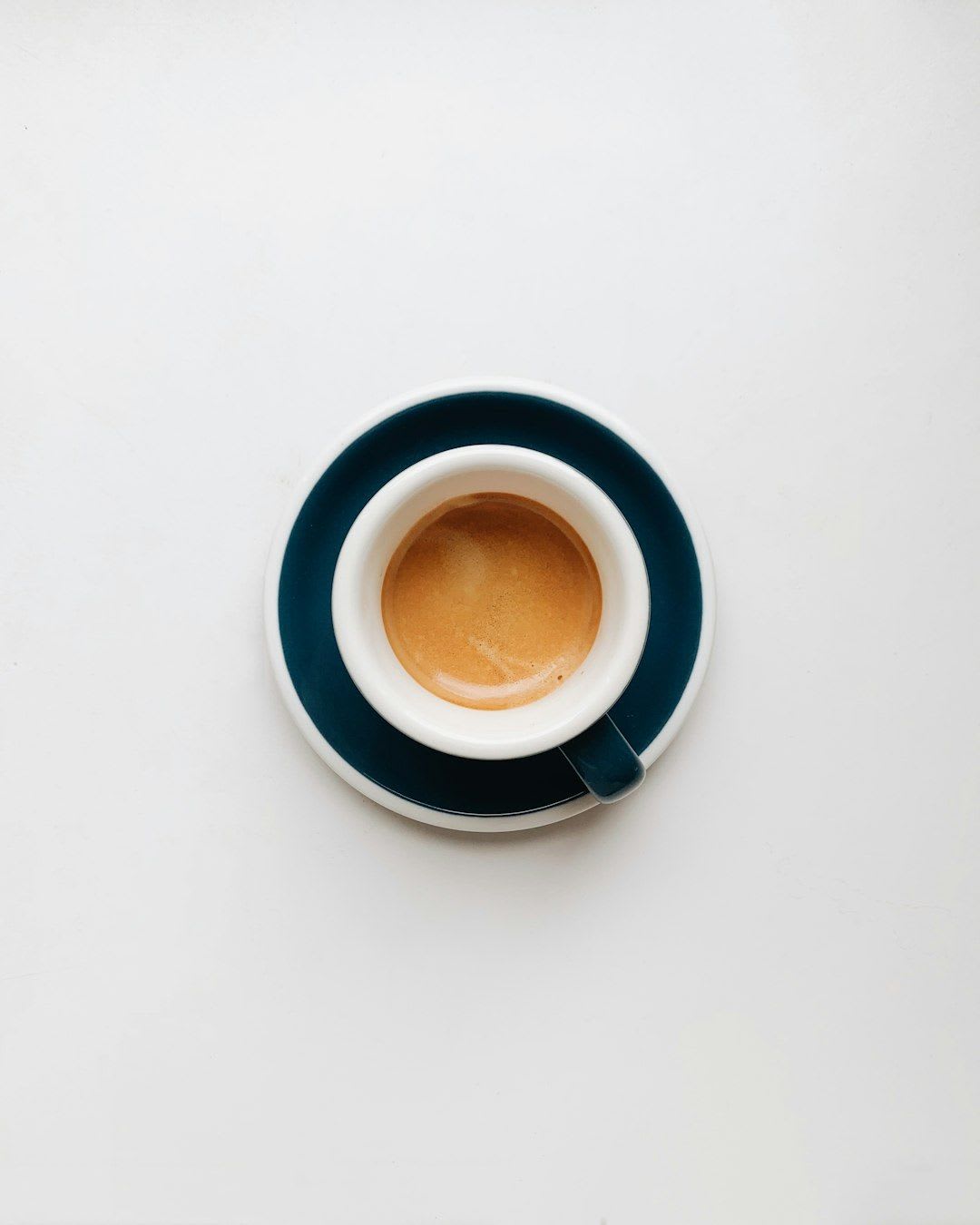 Verschiedene Brühmethoden für schwarzen Kaffee, die den Kaloriengehalt des Getränks nicht beeinflussen. | Foto: Irene Kredenets