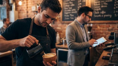 Der Cappuccino Assassine: Meme-Phänomen & Perfektion | Kaffeexperten