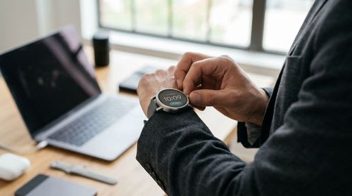 Smartwatch Uhrzeit einstellen ohne Handy | Techxperten