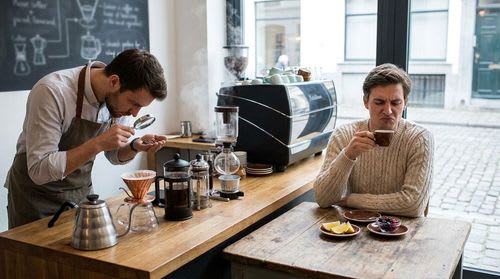 Kaffee sauer: Ursachen, Lösungen & perfekter Genuss
