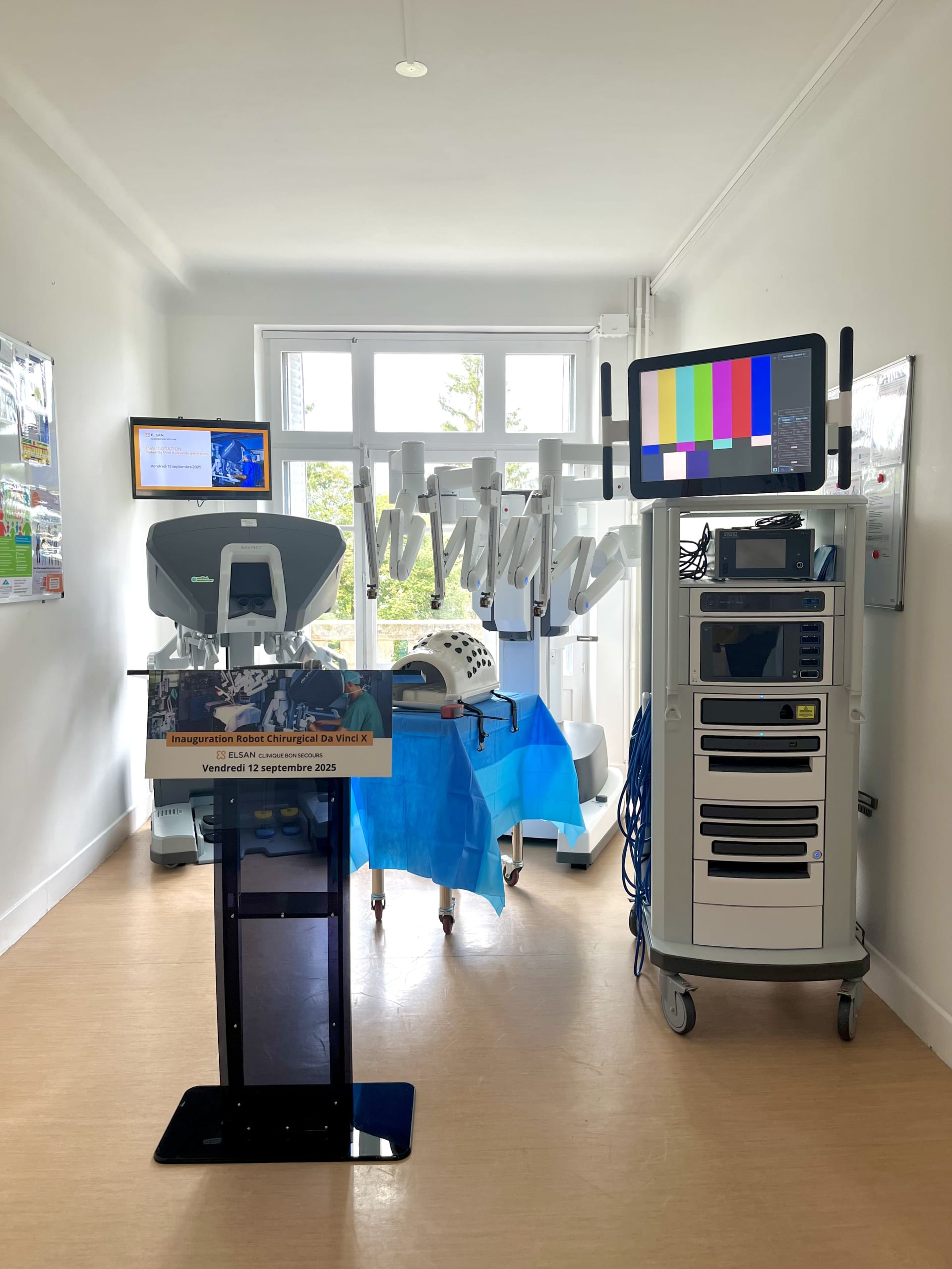 Inauguration du robot chirurgical da Vinci X en présence de Laurent Wauquiez, député et conseiller spécial de la région Auvergne-Rhône-Alpes à la Clinique Bon Secours
