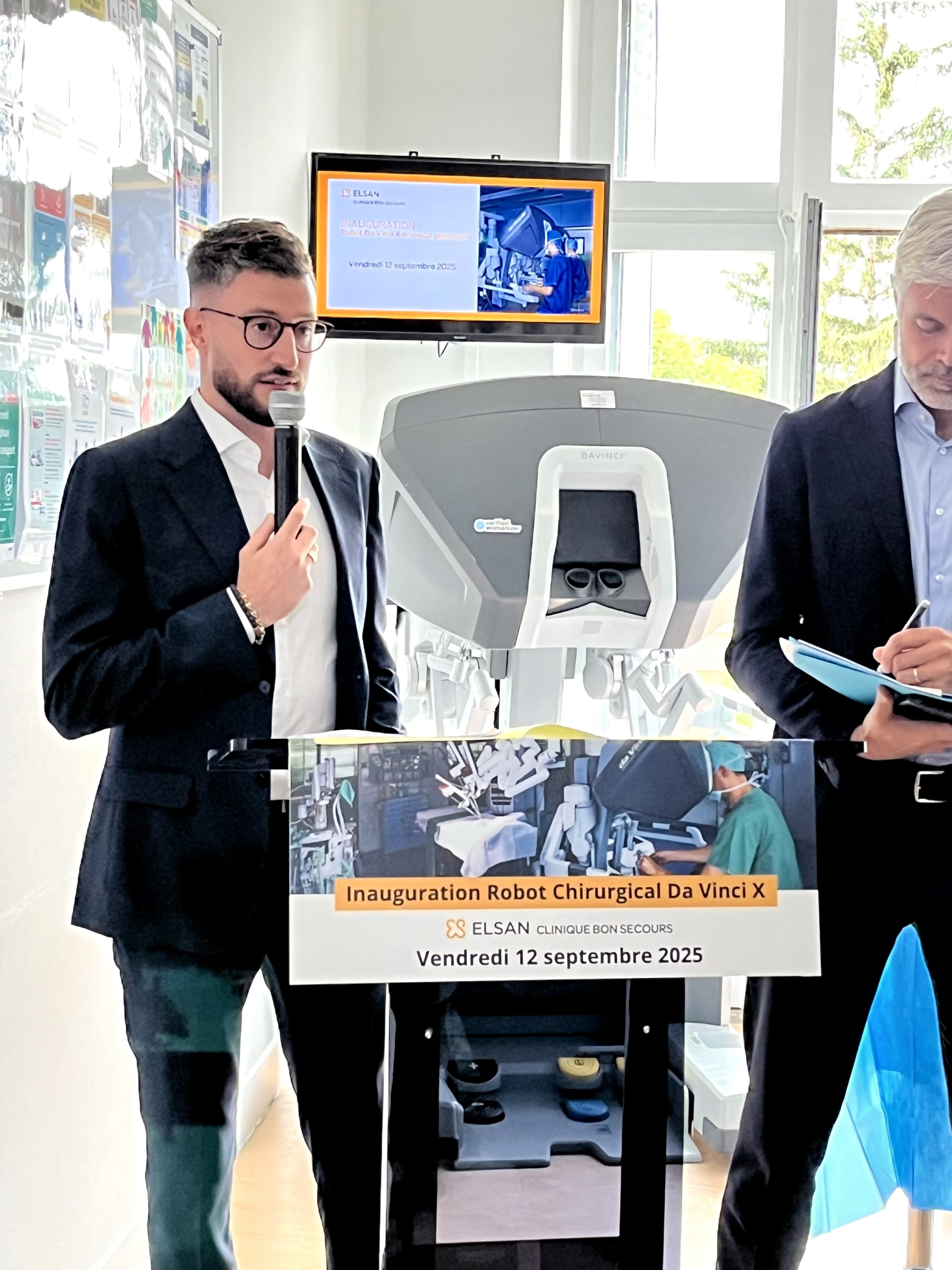 Inauguration du robot chirurgical da Vinci X en présence de Laurent Wauquiez, député et conseiller spécial de la région Auvergne-Rhône-Alpes à la Clinique Bon Secours