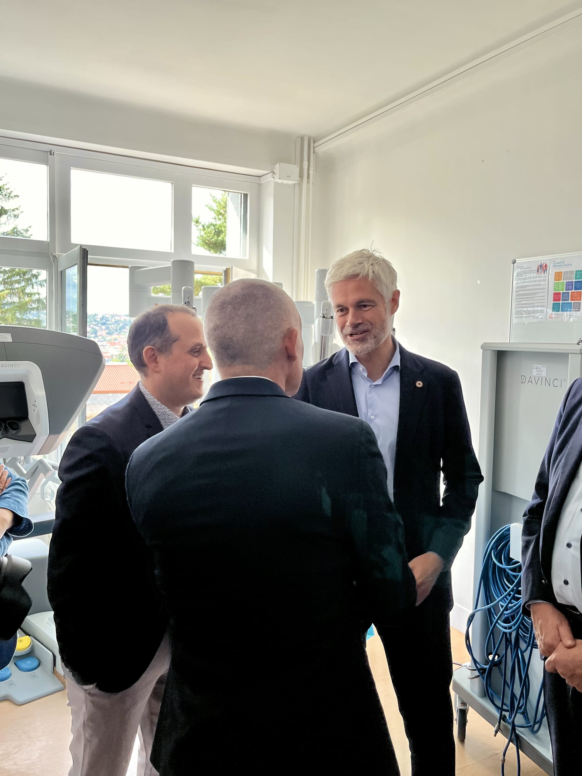 Inauguration du robot chirurgical da Vinci X en présence de Laurent Wauquiez, député et conseiller spécial de la région Auvergne-Rhône-Alpes à la Clinique Bon Secours