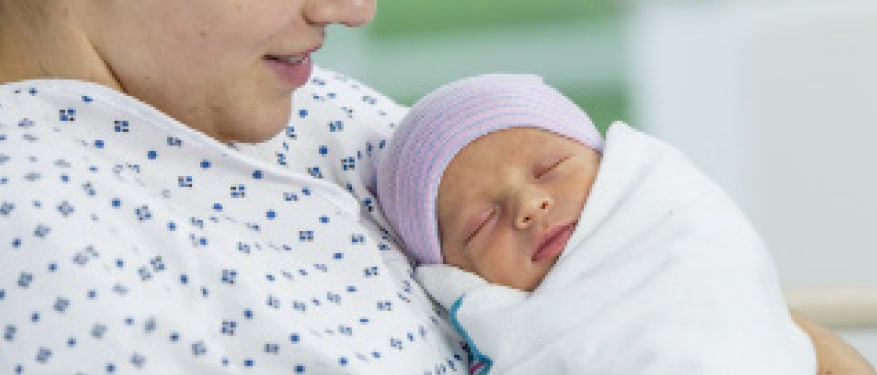 Un Hôpital de Jour Post-Partum pour accompagner les jeunes mamans au CHP Brest
