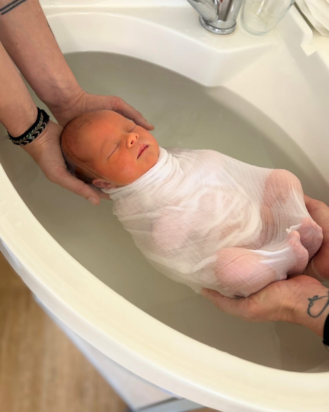 Bain des bébés à la maternité