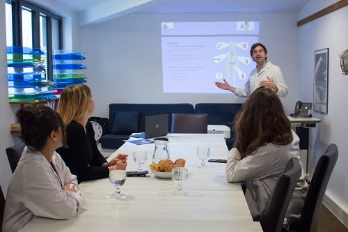 Equipe mobile en entreprise