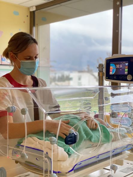 La maman reste hospitalisée avec son bébé