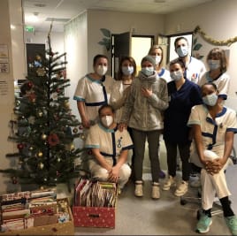 sapin du service de chimiothérapie clinique de l orangerie elsan Strasbourg avec le personnel