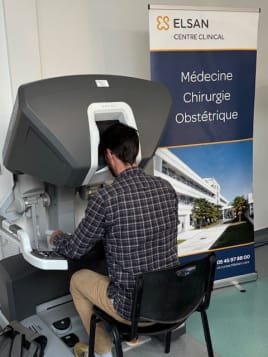 patient teste le robot