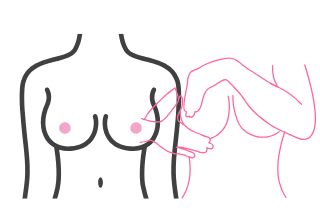 corps de la femme mettant en avant les seins 