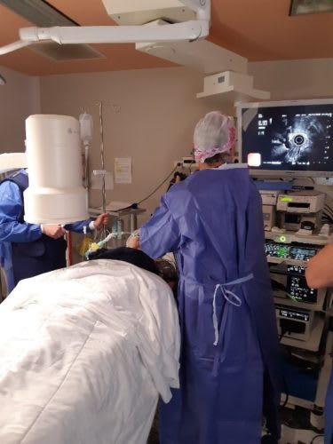 appareil pour L’Echo-endoscopie, photo montrant comment se déroule une Echo-endoscopie