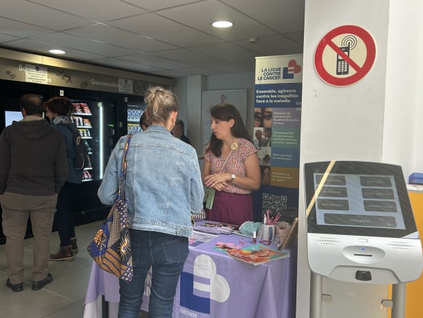 Stand informatif et Atelier palpation dans le hall d'accueil de l'Hôpital Privé Saint-Martin