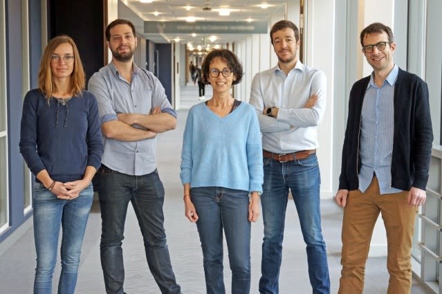 Les 4 médecins urgentistes Romain BROCHEUX, Etienne CHALON, Benjamin GICQUEL et Clara SENK avec la cadre de soins Catherine RINCKENBERGER