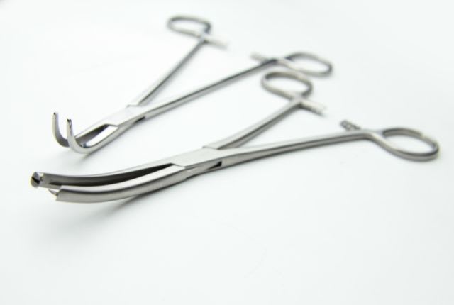 Accouchement au forceps : image d'une pince ou forceps utilisée dans le cadre d'un accouchement