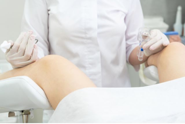 mycose vaginale praticien avec patient