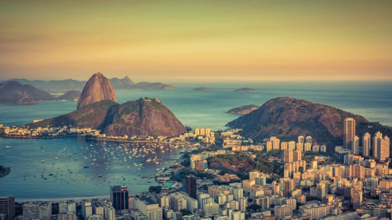 Vaccin fièvre jaune. Image de la baie de Rio de Janeiro au Brésil.