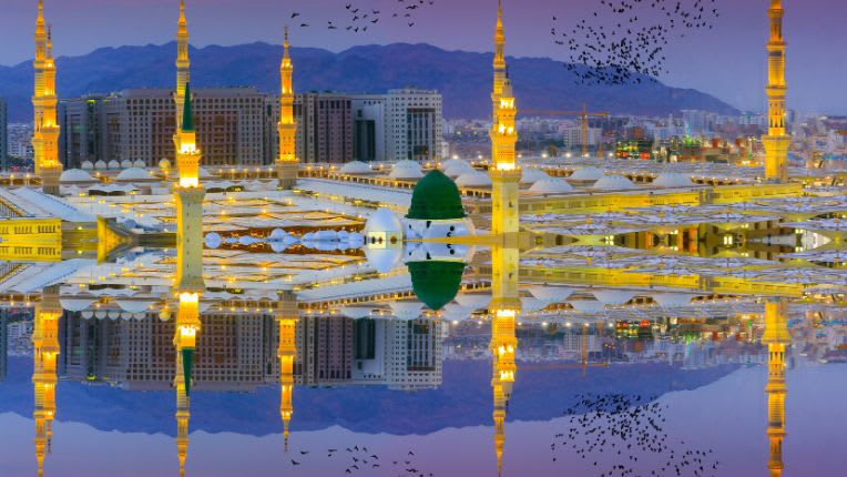 Vaccin Omra à Marseille. Photo de Médine avec ses minarets.