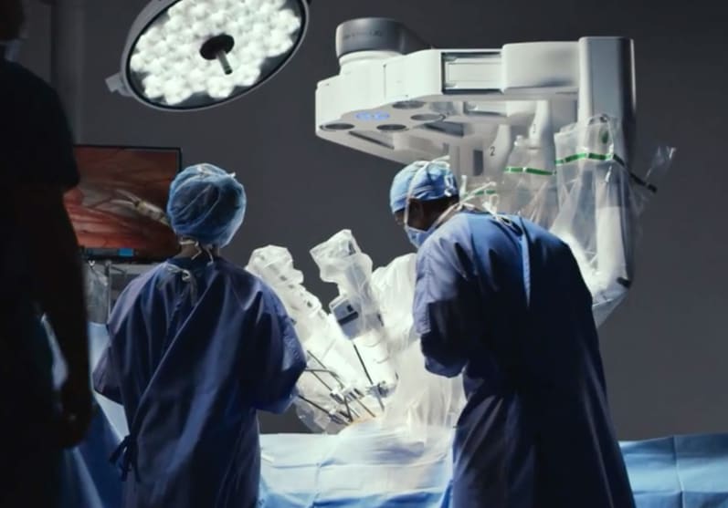 Chirurgie de l'hystérectomie par assistance du robot Da Vinci