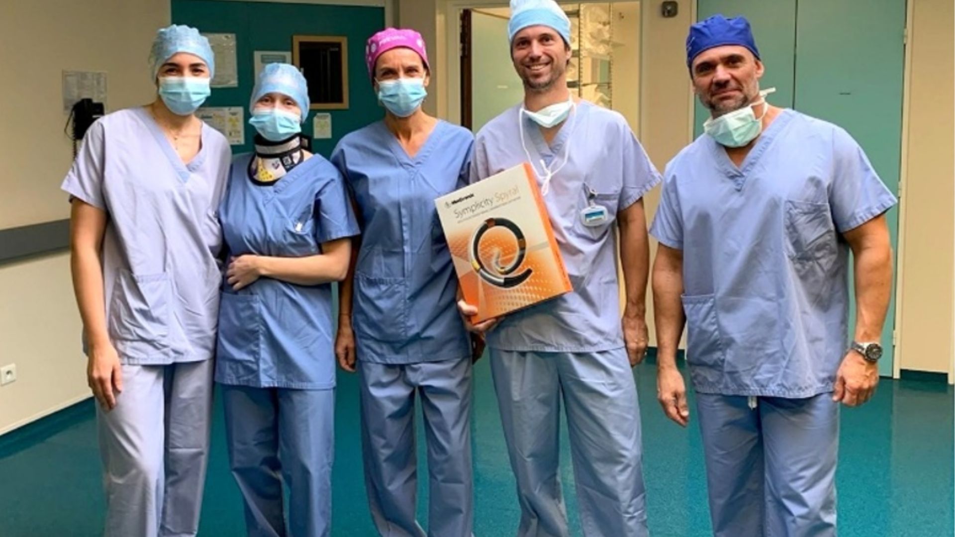 photo de groupe des médecins 