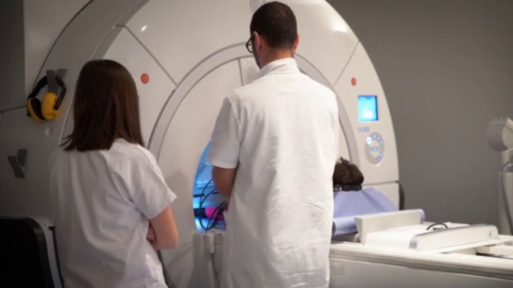 présentation de l'IRM 3 TESLA à L’Imagerie Paris Nord Sarcelles (IPNS)