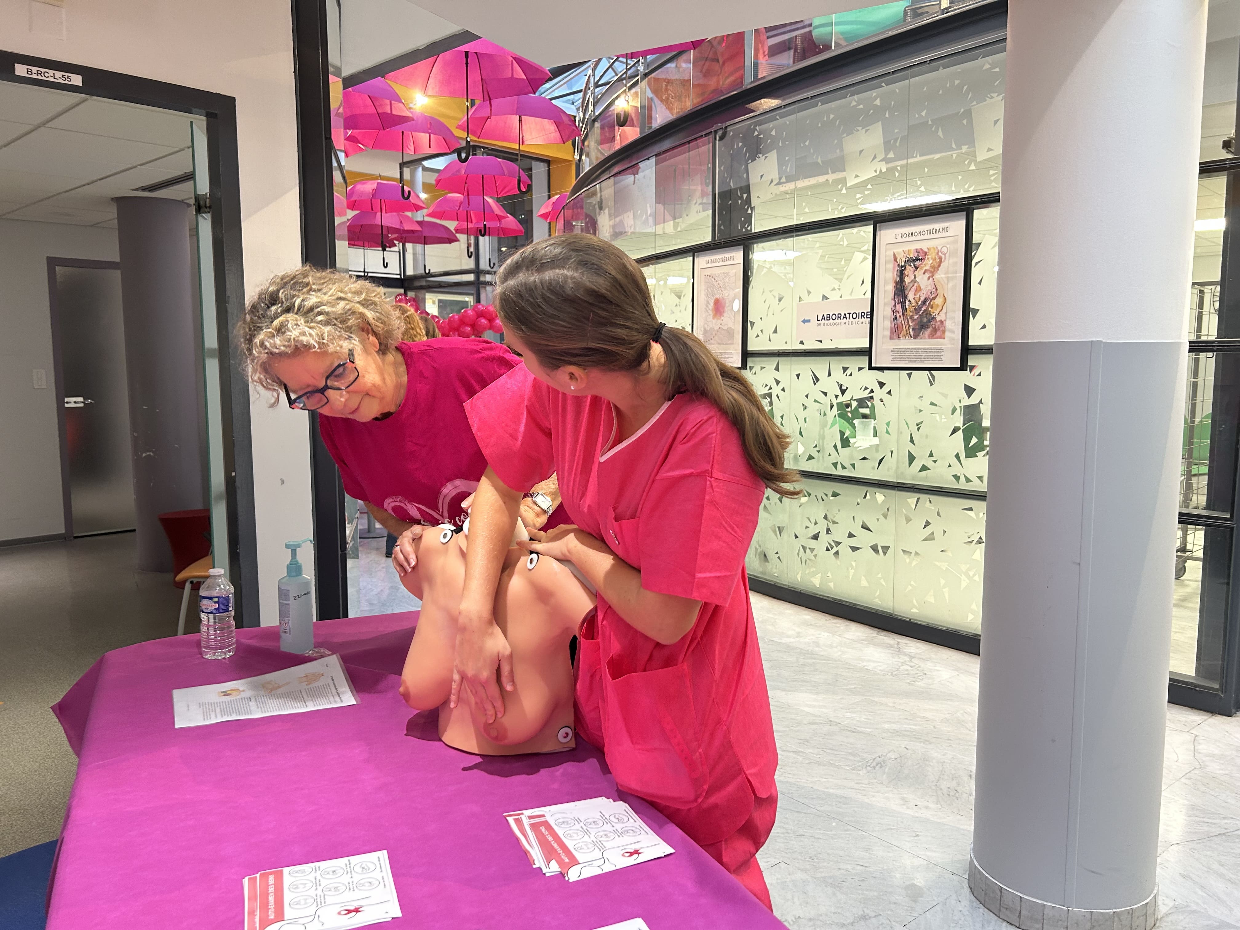 Stand de sensibilisation au dépistage du cancer du sein
