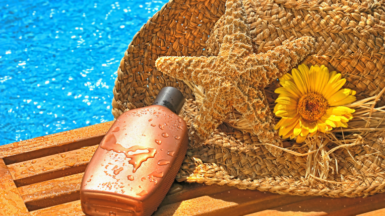 Le vrai du faux sur la crème solaire : ce que disent les dermatologues pour mieux se protéger