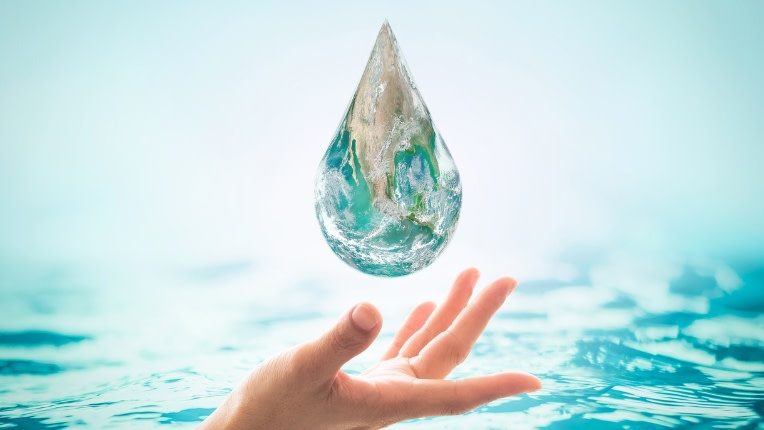 femme qui lit une BD