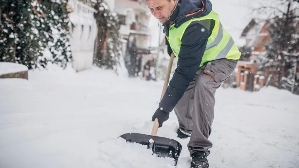 Expert Tips for Efficient Snow Removal and Lawn Care Services 3 featured image snow removal