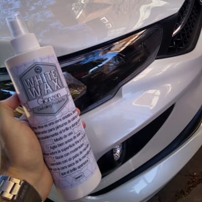 Cera sintética diseñada para pinturas de colores claros. Potencia el brillo y otorga gran protección contra rayos UV. Aroma a crema americana.