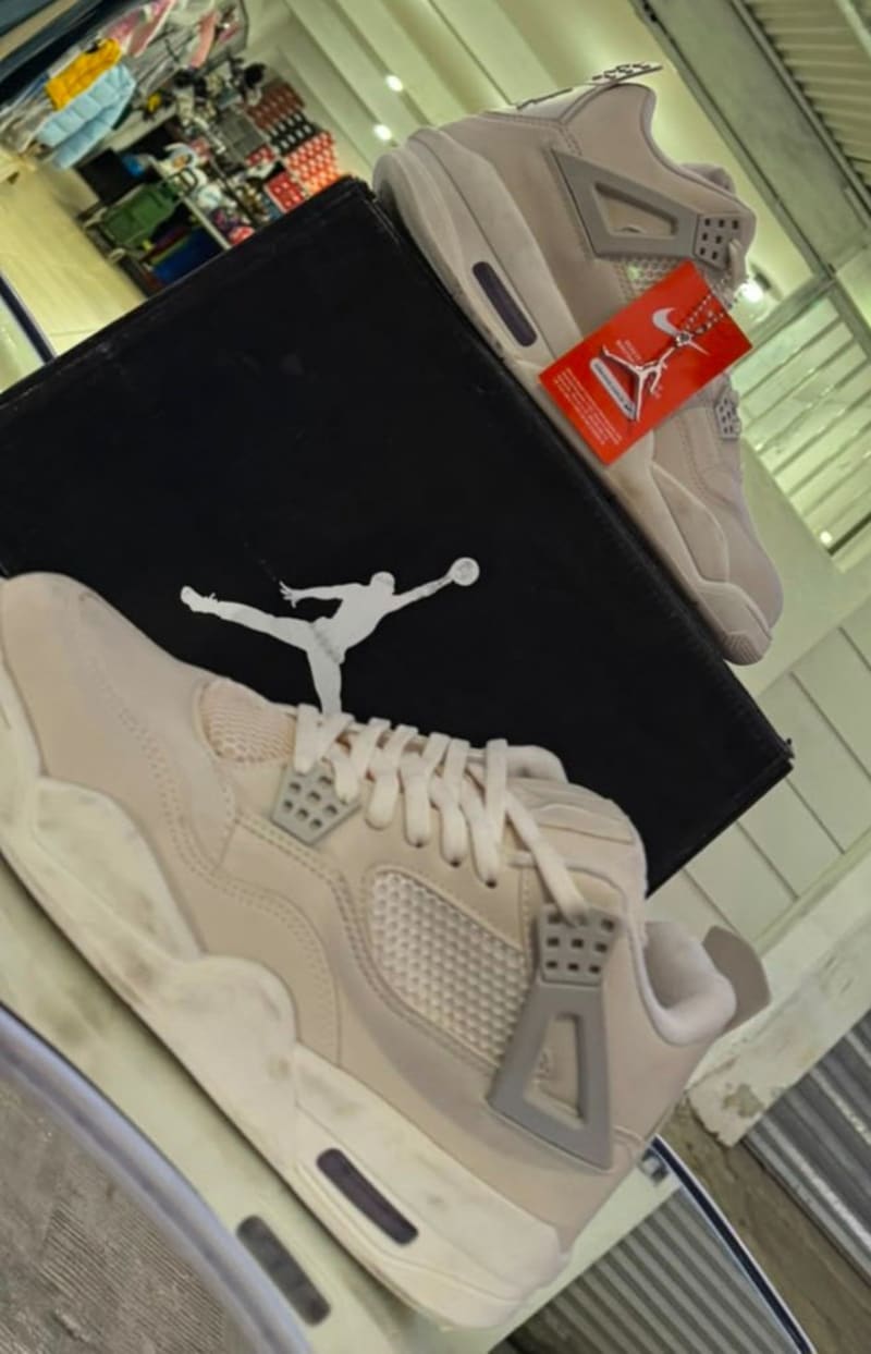 Nike Air Jordan 4 Retro